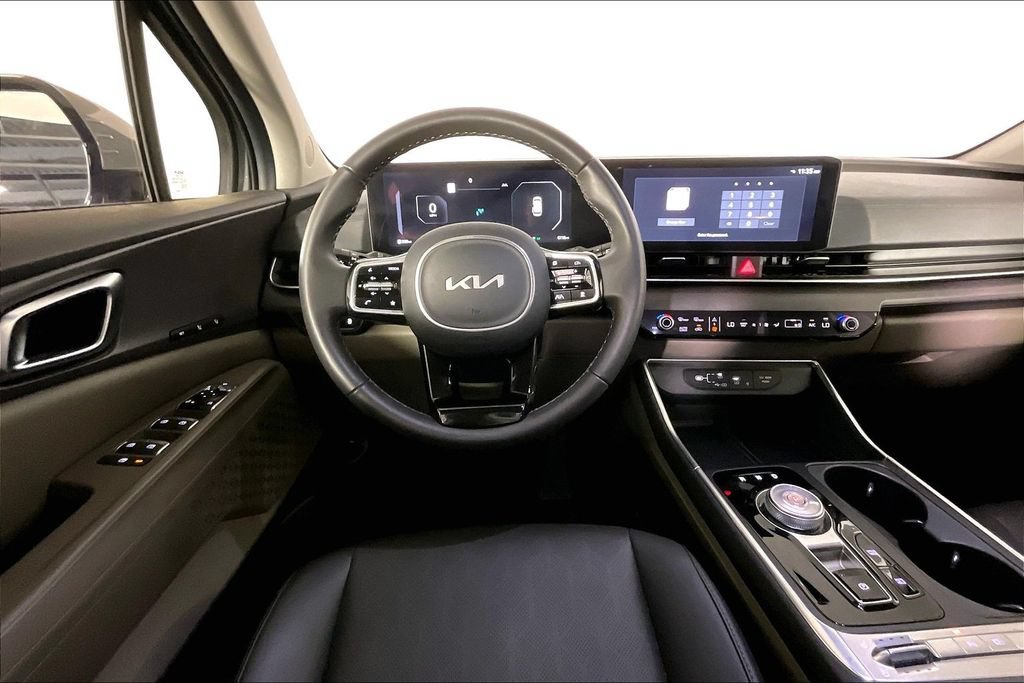 Used 2026 Kia Carnival SX FWD image 4