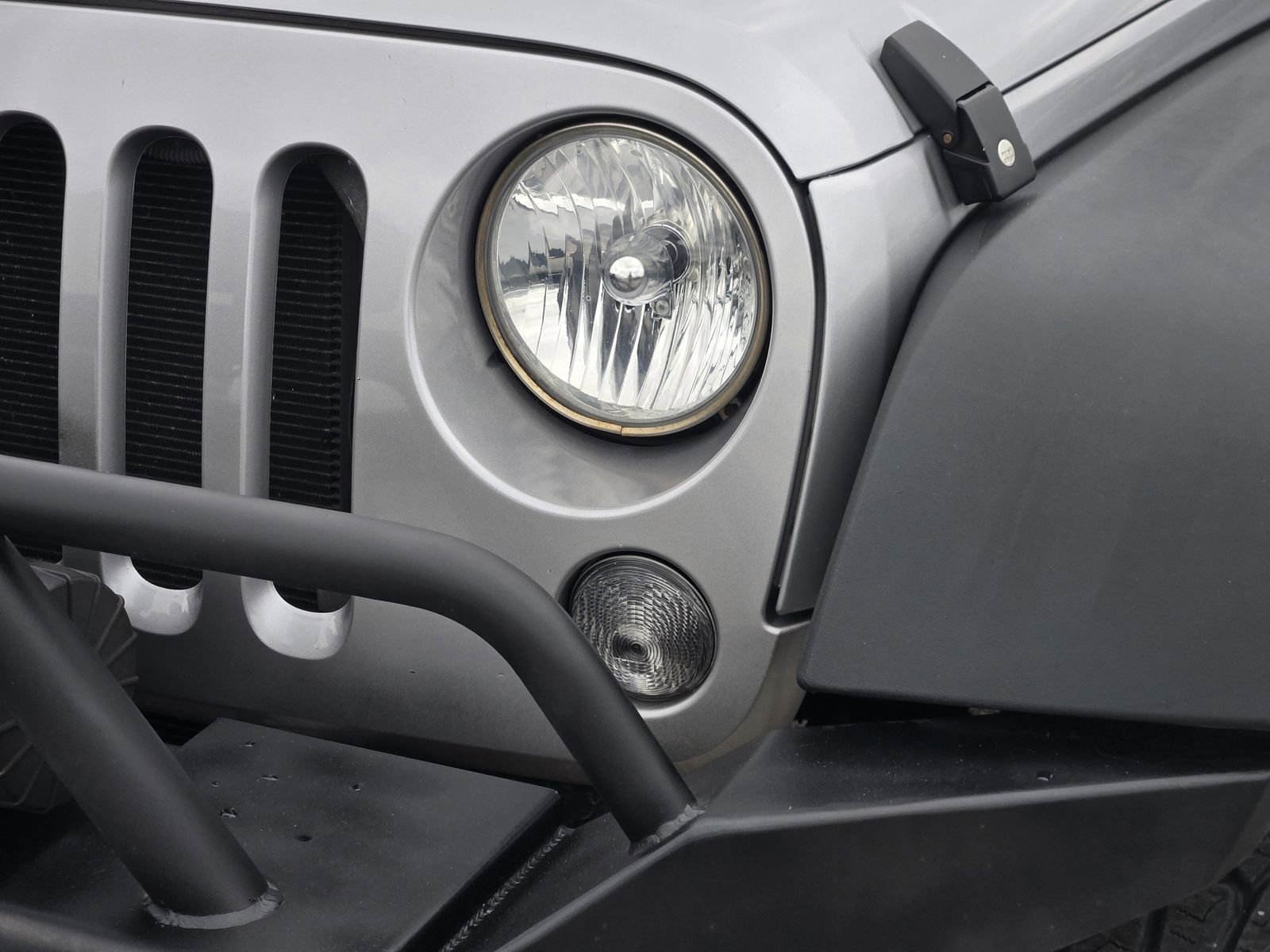 Used 2015 Jeep Wrangler Sport w/ Connectivity Group AWD/4WD image 10