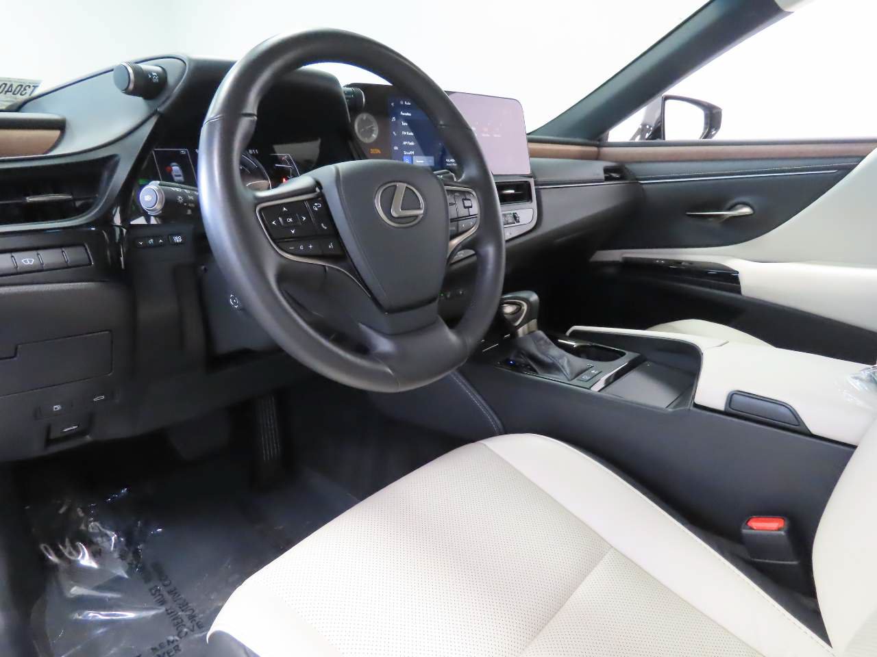 Used 2025 Lexus ES 300h w/ Premium Package FWD image 14