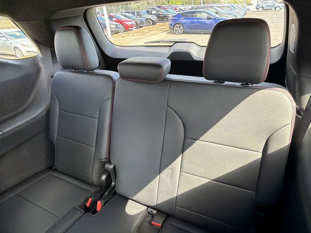 Used 2026 Chevrolet Traverse RS w/ LPO, Floor Liner Package AWD/4WD image 33