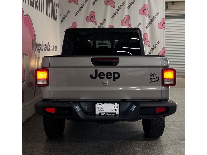 Used 2021 Jeep Gladiator Willys image 11