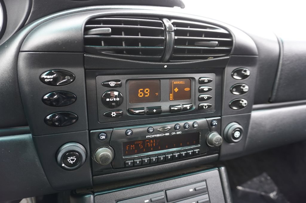 Used 2001 Porsche 911 Carrera RWD image 16