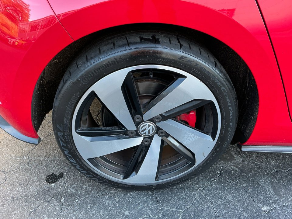 Used 2018 Volkswagen GTI SE w/ SE Leather Package image 30