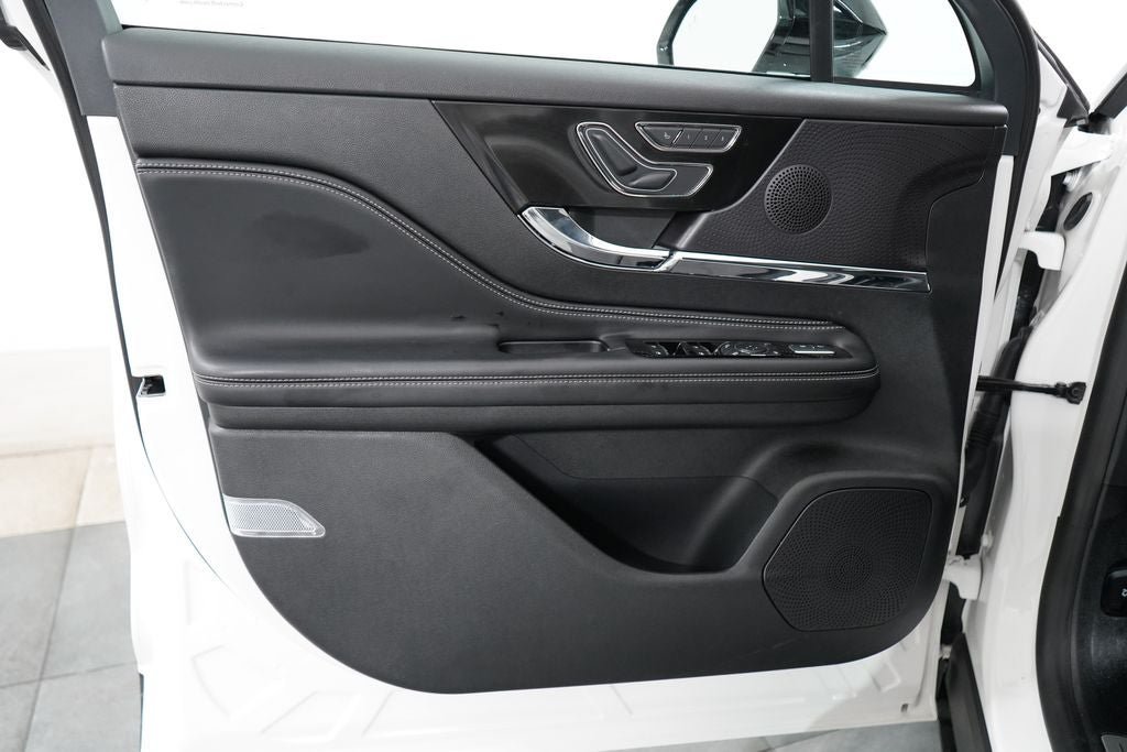 Used 2024 Lincoln Corsair AWD image 14