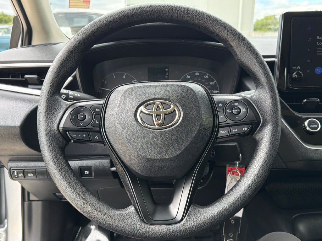 Used 2025 Toyota Corolla LE FWD image 24