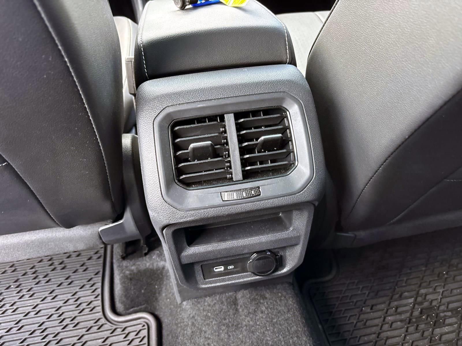 Used 2024 Volkswagen Tiguan SE w/ Panoramic Sunroof Package image 33