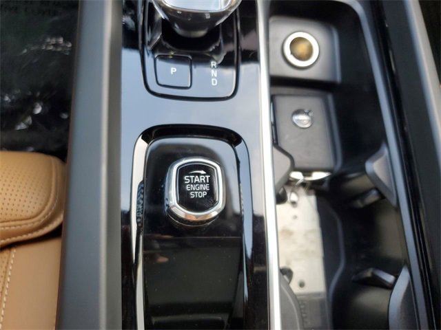 Used 2025 Volvo XC60 B5 Ultra w/ Protection Package Premier image 17