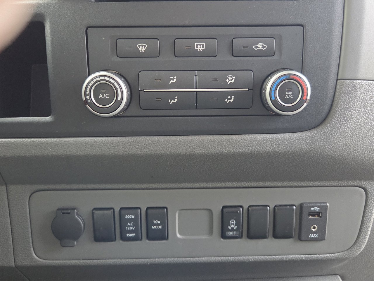 Used 2020 Nissan NV 3500 SV image 18