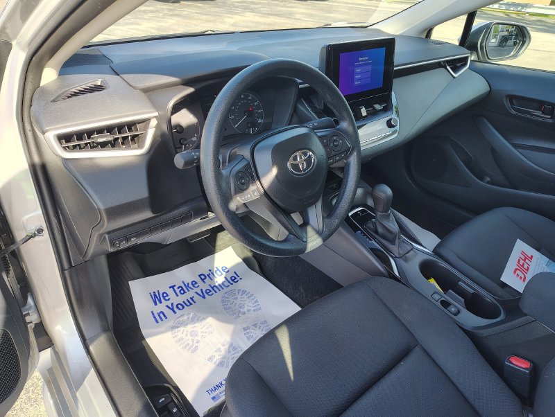 Used 2025 Toyota Corolla LE w/ LE Premium Package FWD image 16