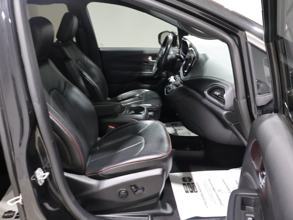 Used 2020 Chrysler Pacifica Limited FWD image 22