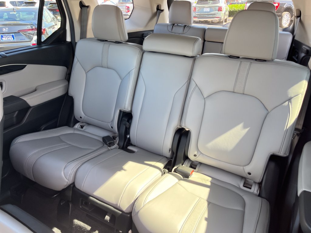 Used 2025 Honda Pilot EX-L image 47