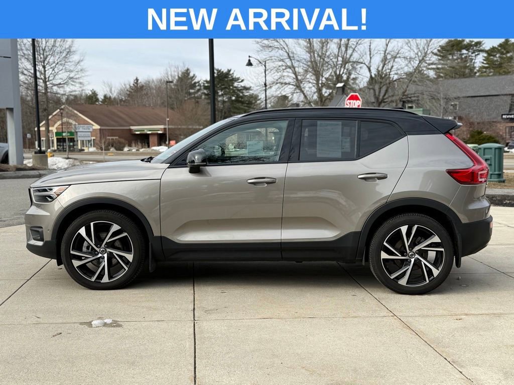 Used 2022 Volvo XC40 T5 R-Design w/ Advanced Package image 15