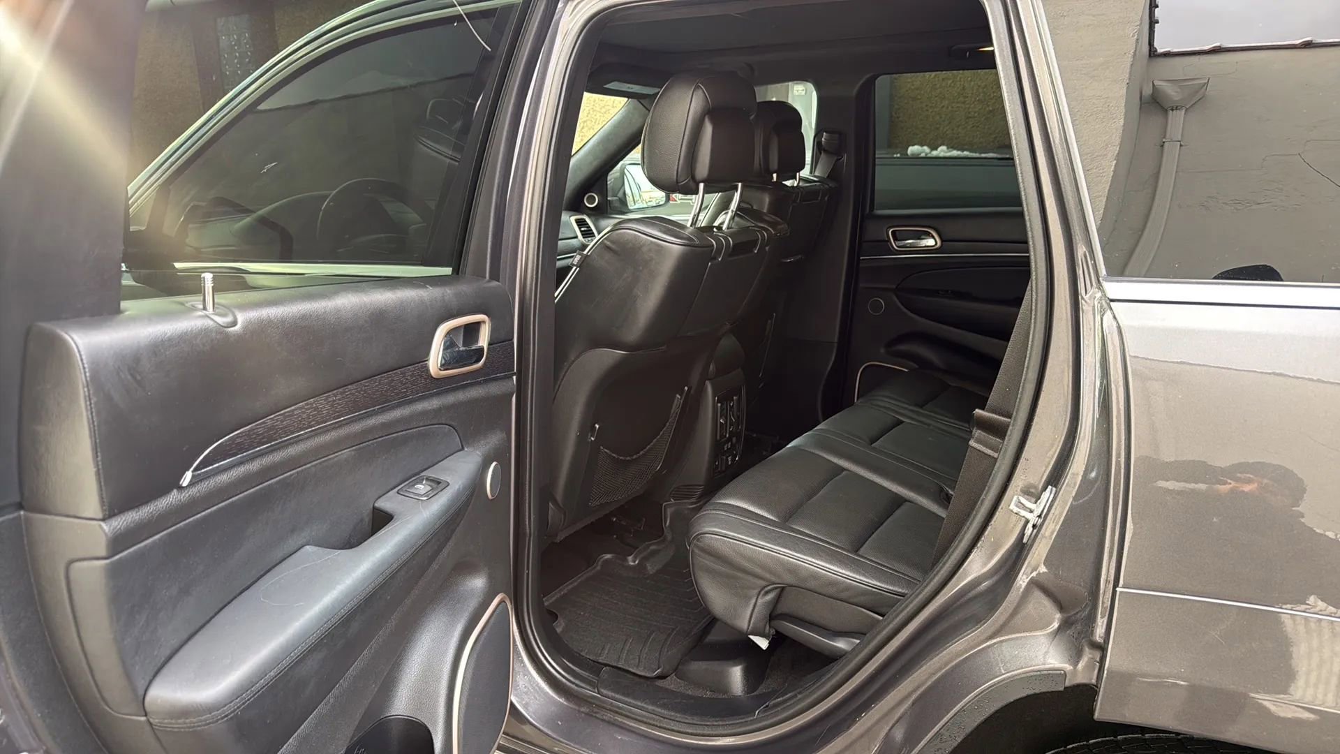 Used 2015 Jeep Grand Cherokee Summit w/ Platinum Series Group AWD/4WD image 28