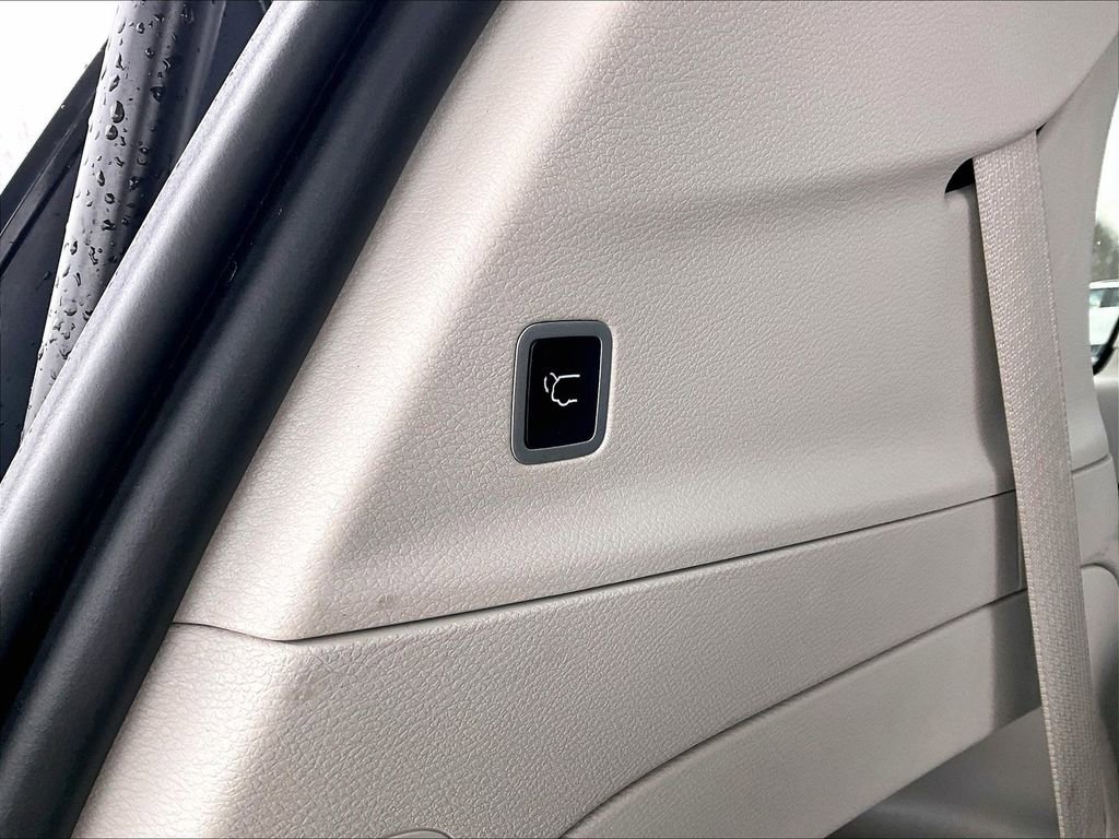 Used 2024 Chrysler Pacifica Touring-L image 34