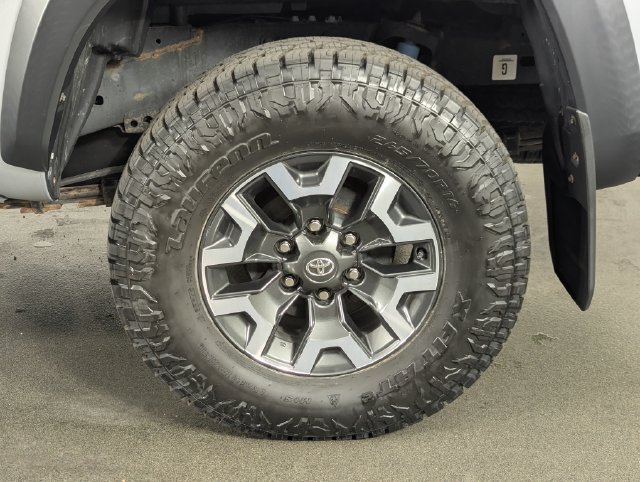 Used 2021 Toyota Tacoma TRD Off-Road AWD/4WD image 12