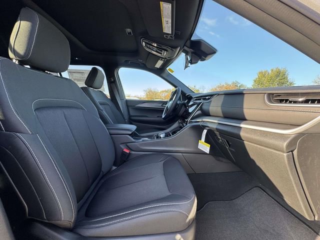 New 2025 Jeep Grand Cherokee Laredo X w/ Luxury Tech Group I image 14