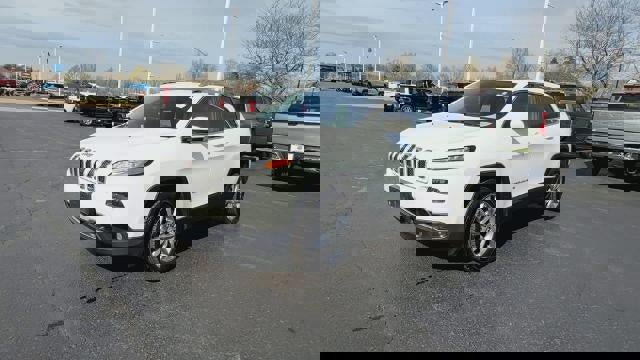 Used 2018 Jeep Cherokee Limited w/ Technology Group image 4