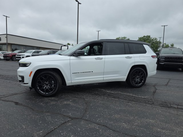 Used 2025 Jeep Grand Cherokee L Summit AWD/4WD image 3