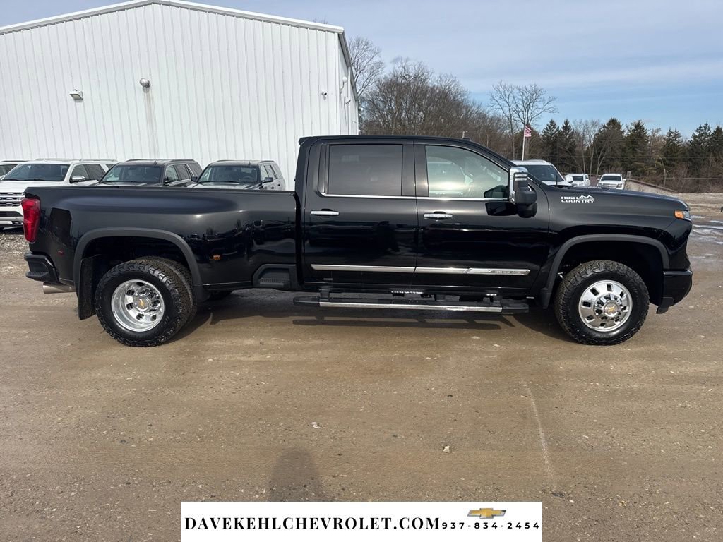 Used 2024 Chevrolet Silverado 3500 High Country w/ High Country Premium Package image 6