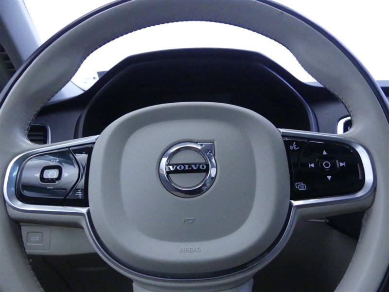 Used 2016 Volvo XC90 T6 Momentum w/ Momentum Plus Package AWD/4WD image 16
