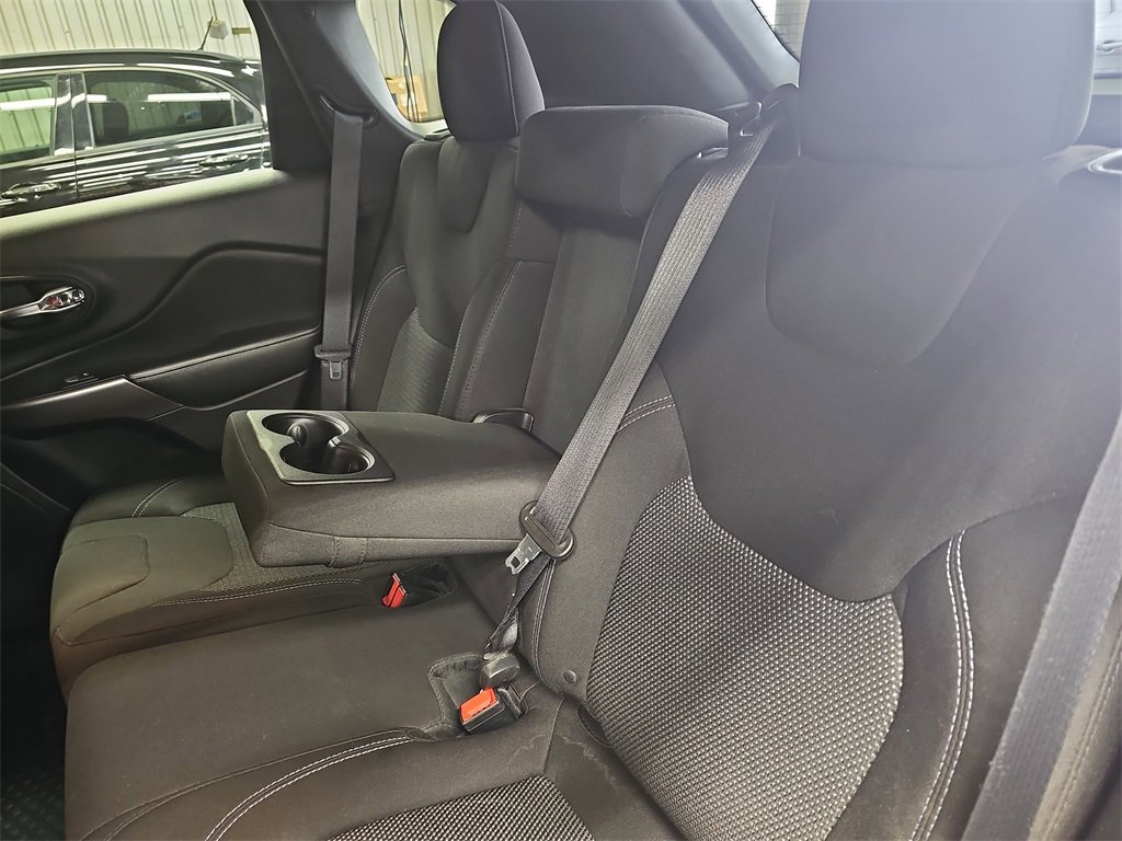 Used 2019 Jeep Cherokee Latitude w/ Cold Weather Group image 13