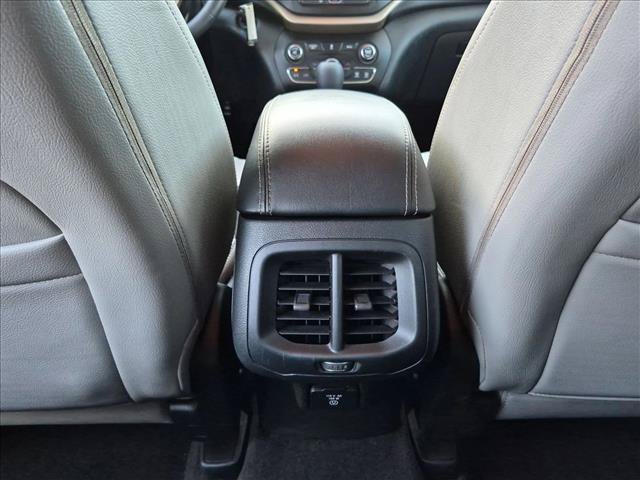 Used 2018 Jeep Cherokee Latitude FWD image 5
