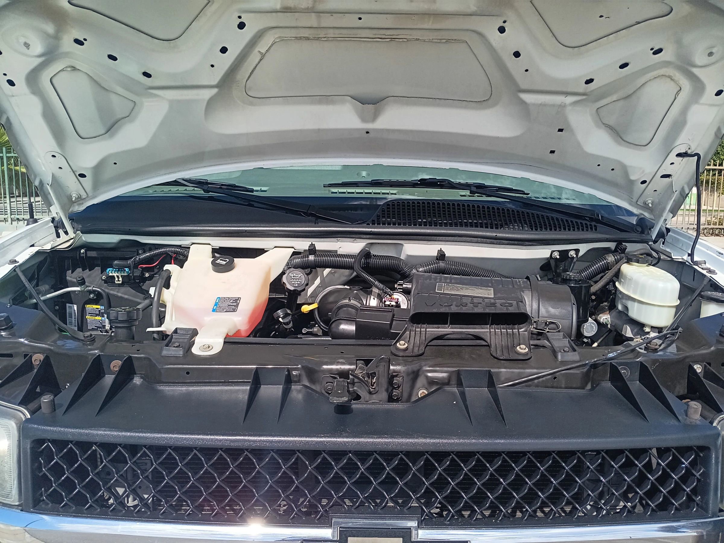 Used 2011 Chevrolet Express 2500 Extended Van 3D w/ Power Package image 25