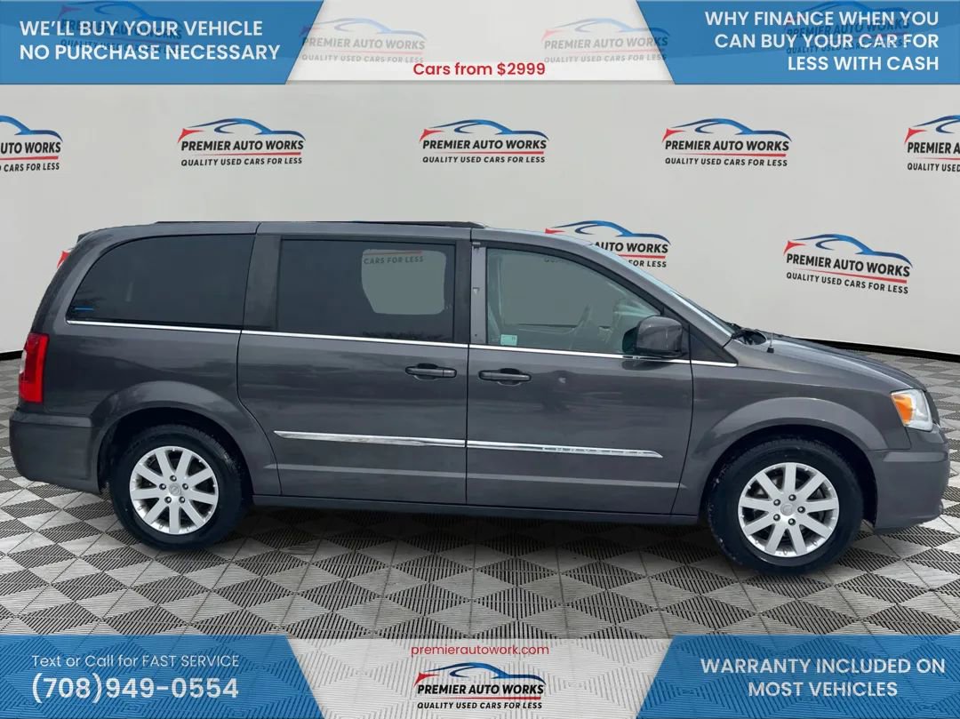 Used 2015 Chrysler Town & Country Touring image 8