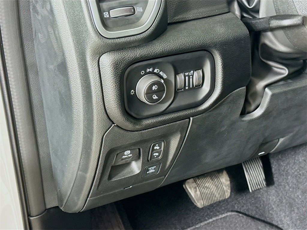 New 2026 RAM 1500 4x4 Crew Cab image 10