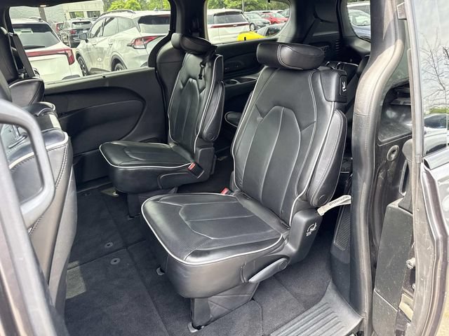 Used 2018 Chrysler Pacifica Limited w/ Advanced Safetytec Group FWD image 17