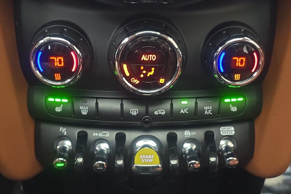 Certified 2024 MINI Cooper SE FWD image 20