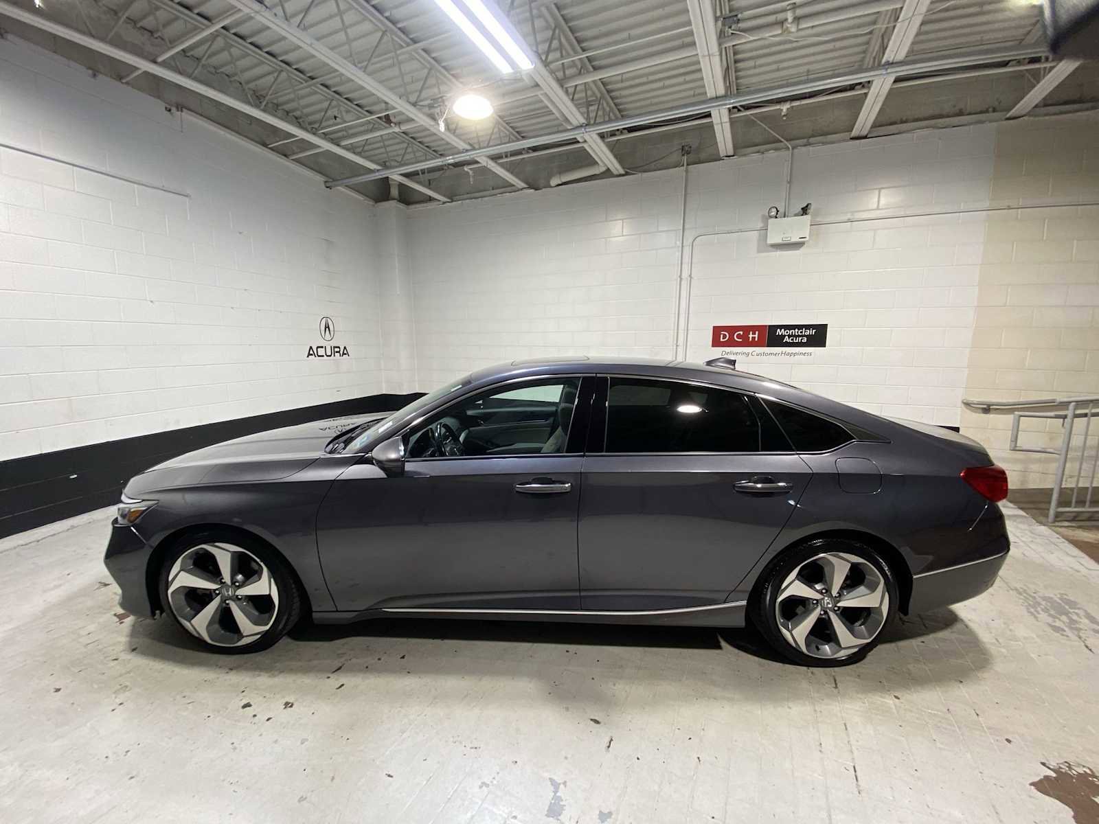 Used 2018 Honda Accord Touring image 3