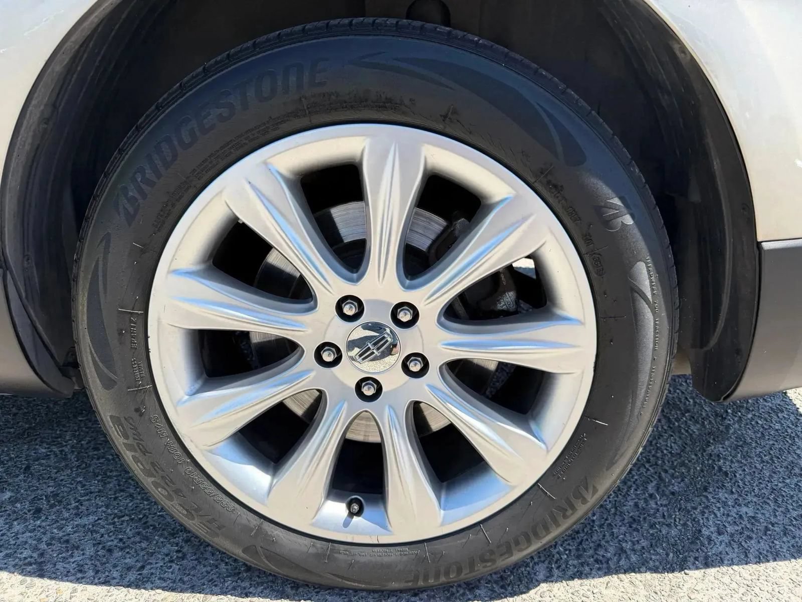 Used 2017 Lincoln MKT AWD image 8