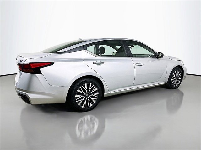 Used 2024 Nissan Altima 2.5 SV image 7