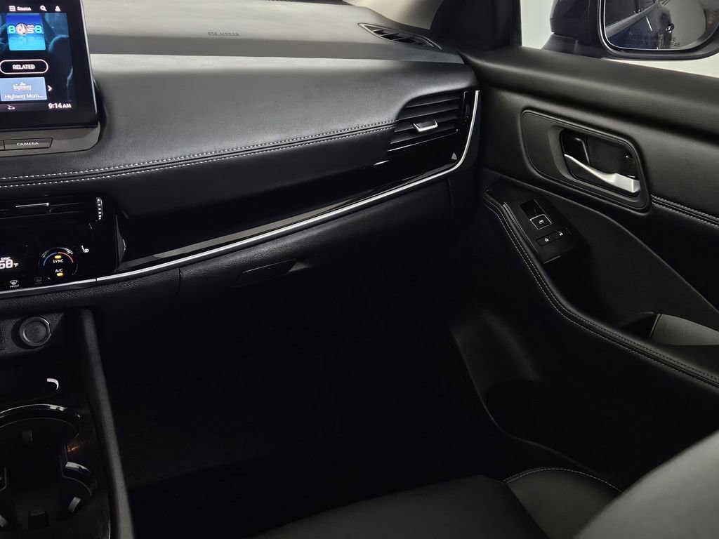 Used 2025 Nissan Rogue SL image 11