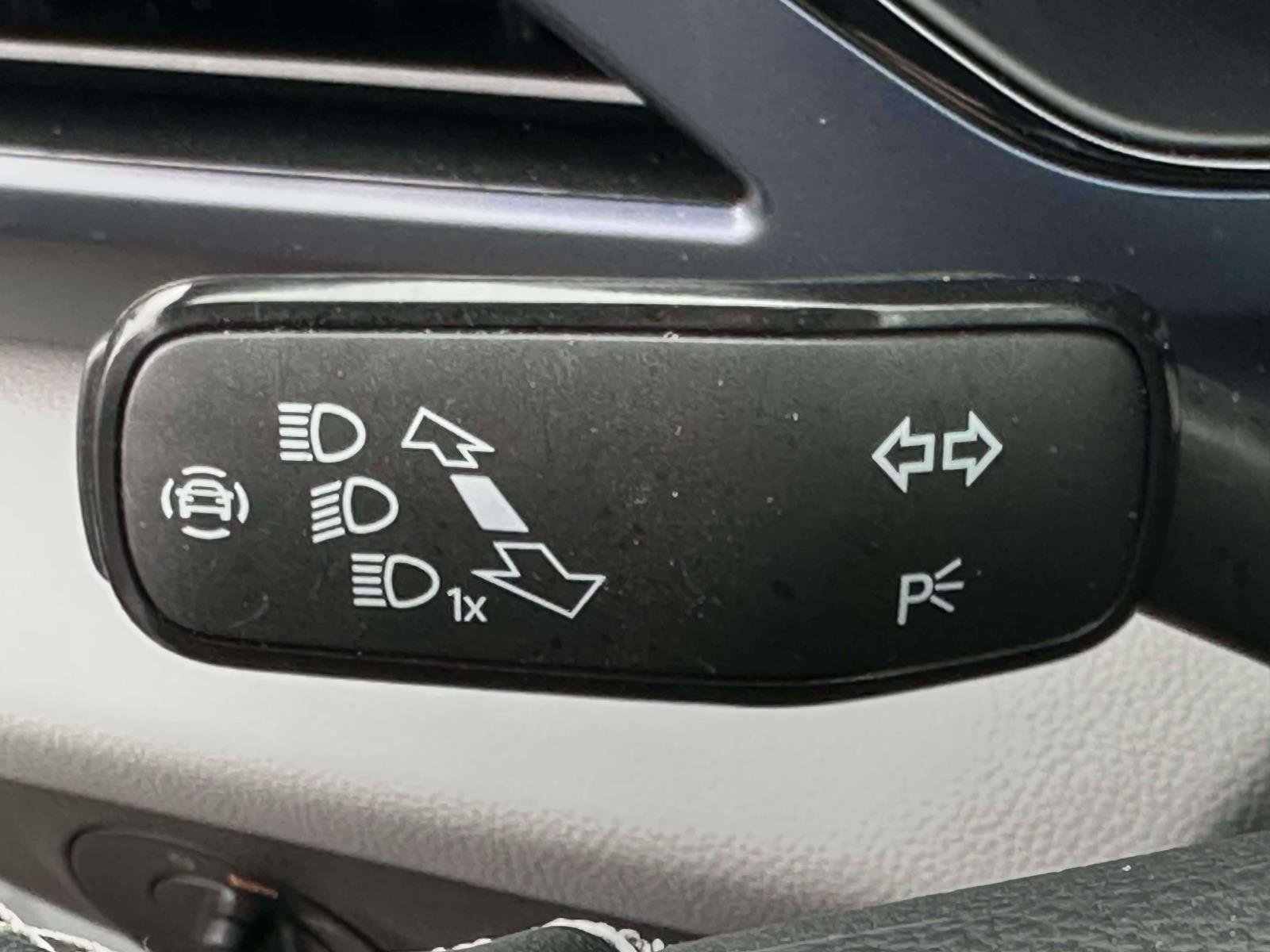 Certified 2022 Volkswagen Taos SE w/ Panoramic Sunroof Package image 23