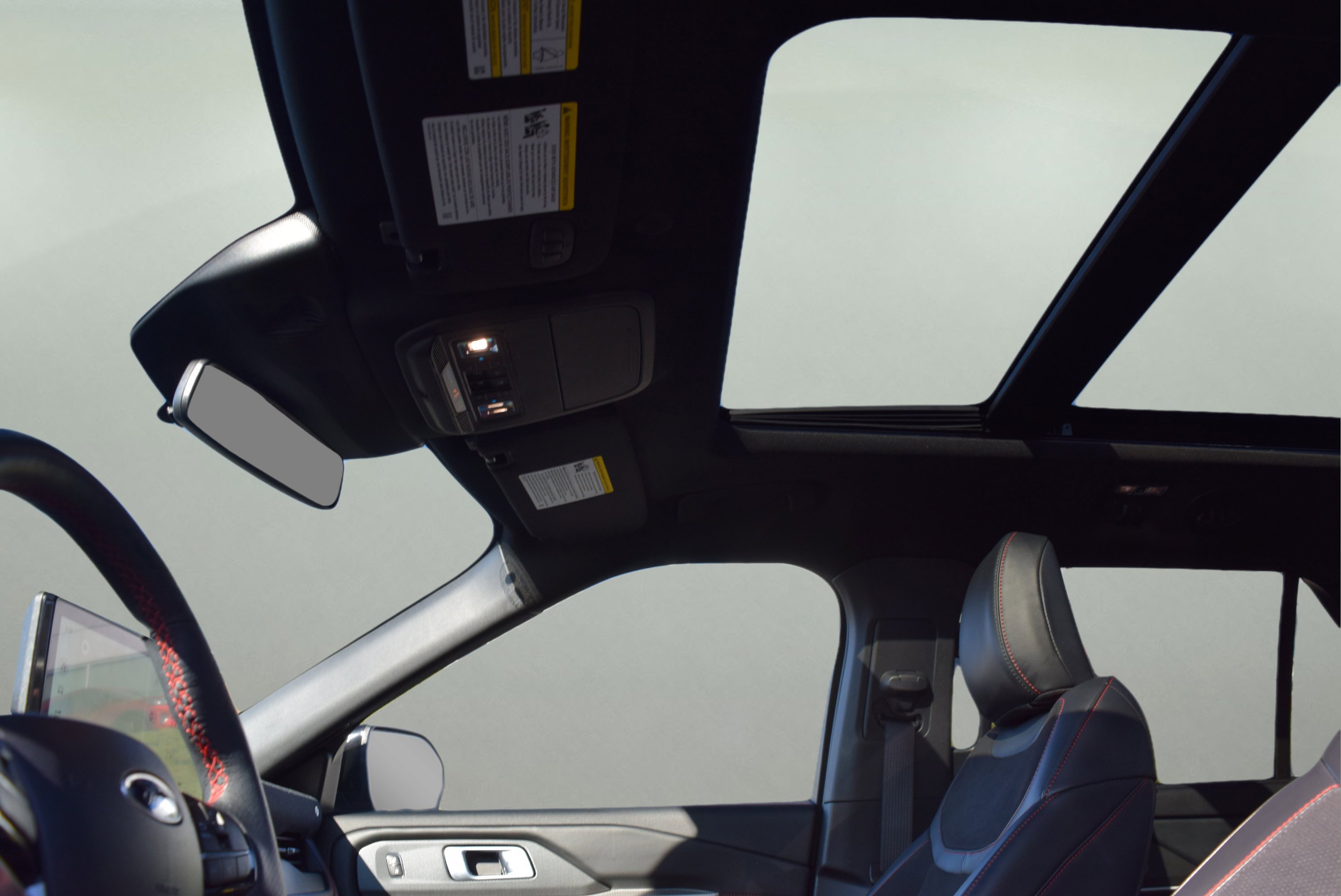 Used 2025 Ford Explorer ST image 12