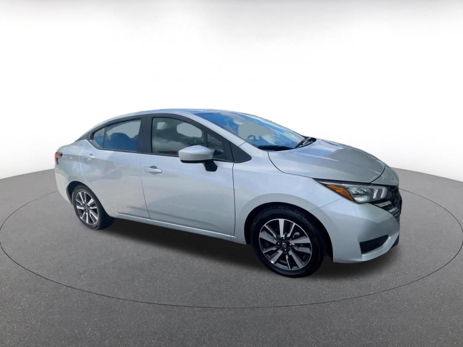 Used 2025 Nissan Versa SV FWD image 2