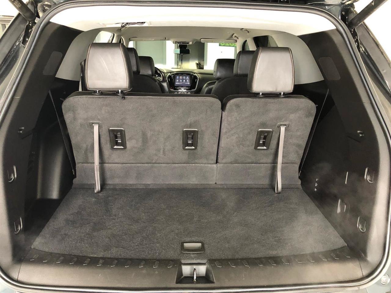 Used 2020 Chevrolet Traverse LT w/ LT Premium Package AWD/4WD image 11