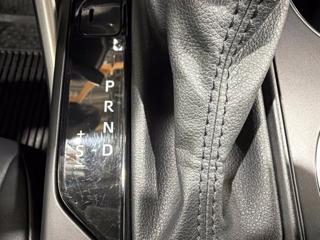 Used 2021 Toyota Highlander XLE AWD/4WD image 43