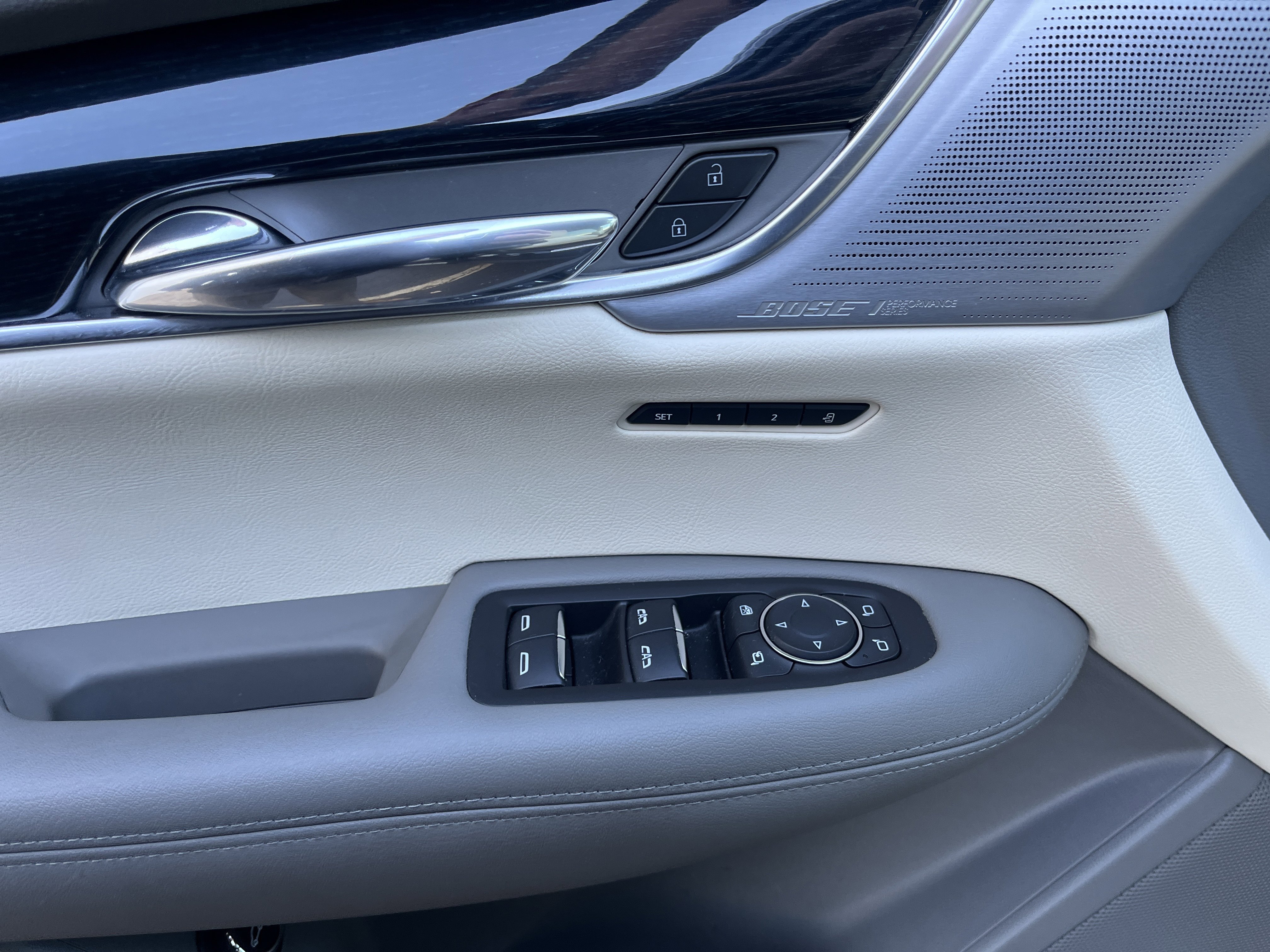 Used 2024 Cadillac XT6 Premium Luxury w/ Technology Package image 13