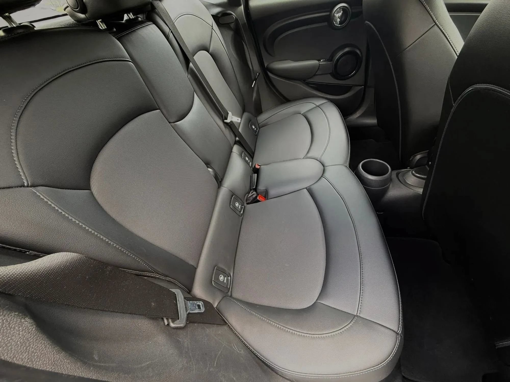 Used 2018 MINI Cooper 4-Door Hardtop FWD image 19