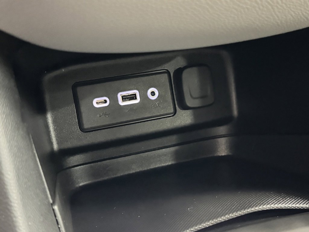 Used 2021 Chevrolet Equinox LS image 28