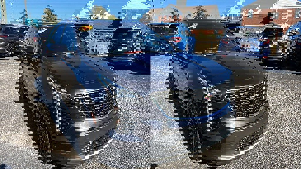 Used 2023 Cadillac XT4 Premium Luxury w/ Enhanced Visibility Package image 4