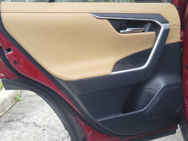 Used 2020 Toyota RAV4 Limited AWD/4WD image 13