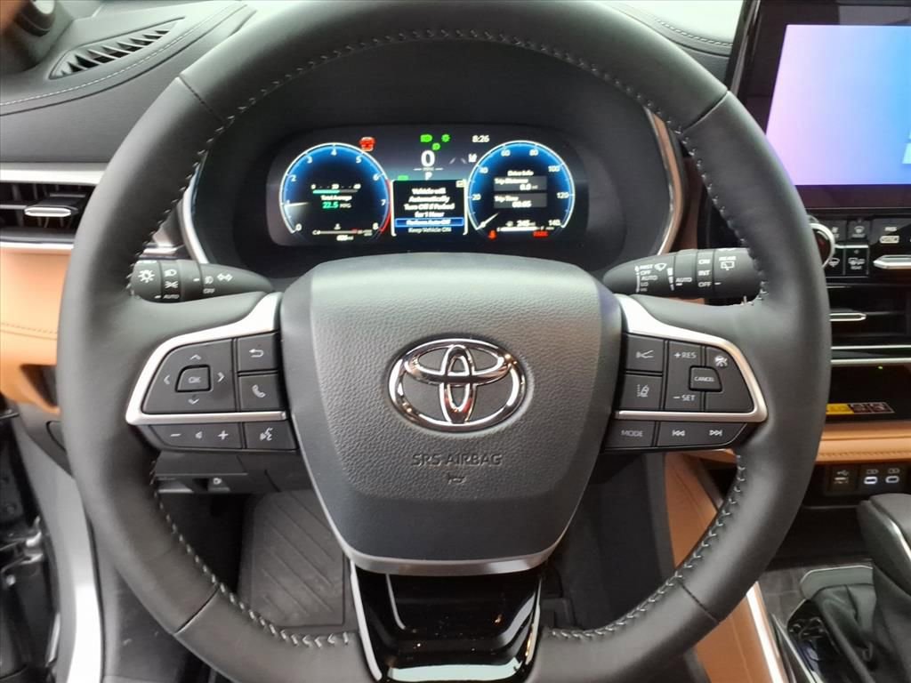 Used 2026 Toyota Highlander Platinum image 29