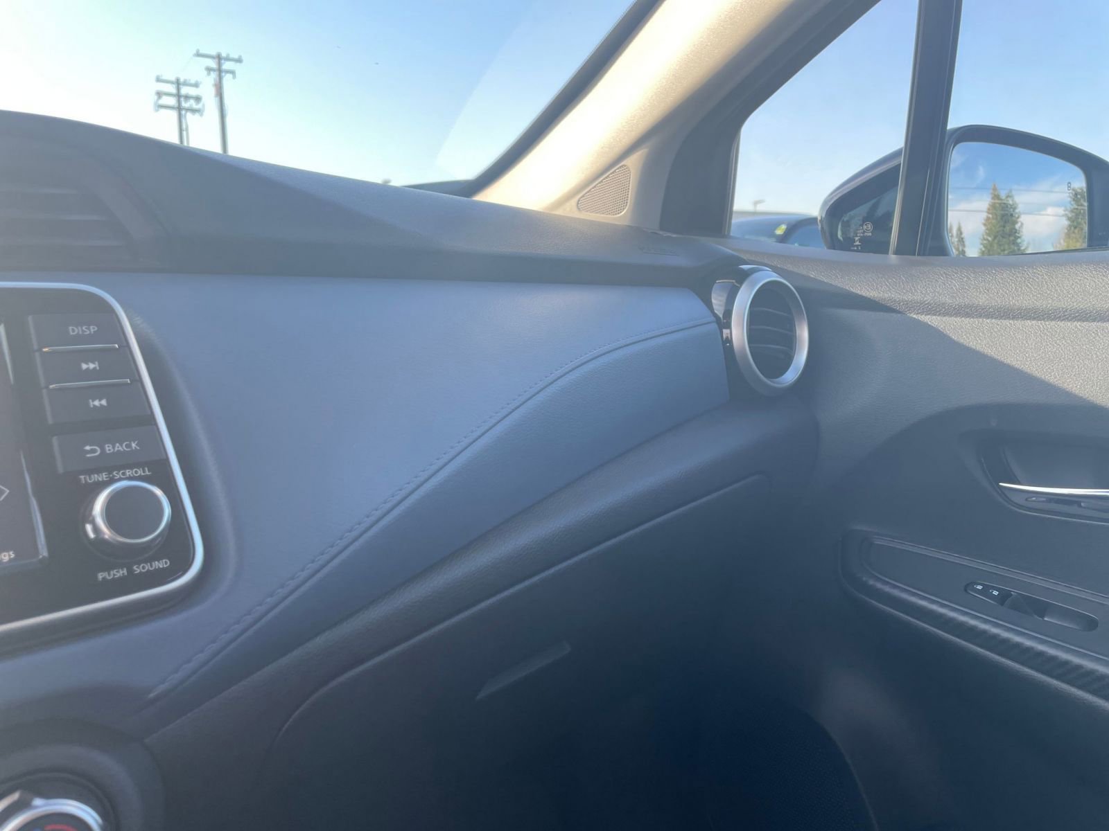 Used 2025 Nissan Versa SV image 30
