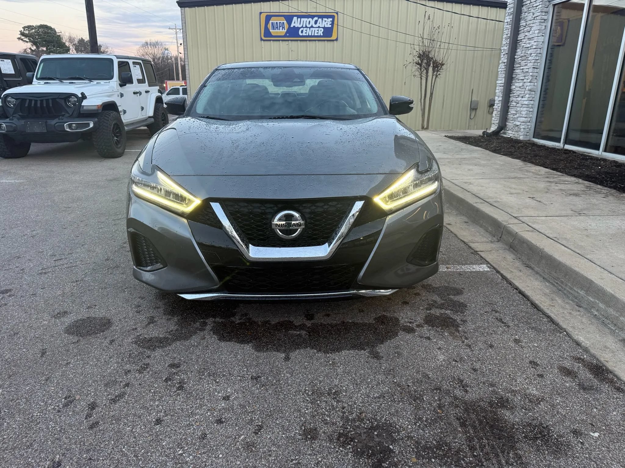 Used 2022 Nissan Maxima SV w/ Floor Mat Group FWD image 3