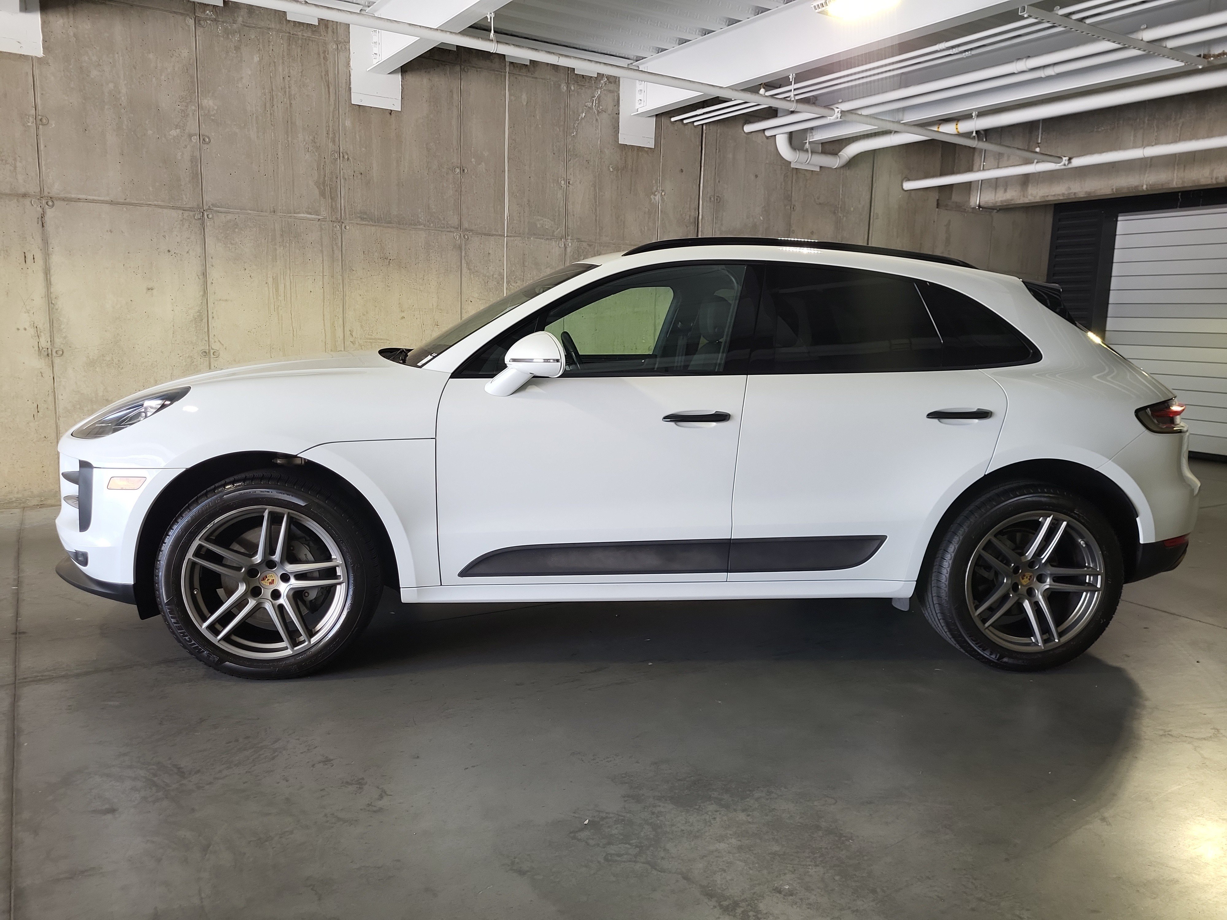 Certified 2019 Porsche Macan S AWD/4WD image 2