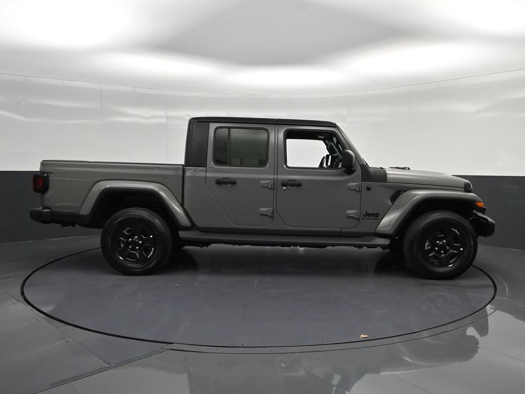 Used 2022 Jeep Gladiator Sport AWD/4WD image 4